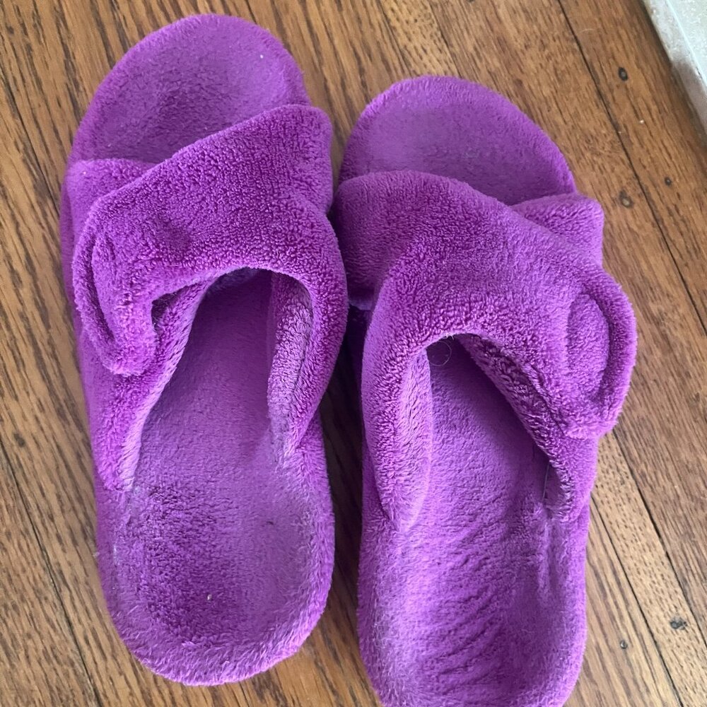 Vionic Women's purple slippers
